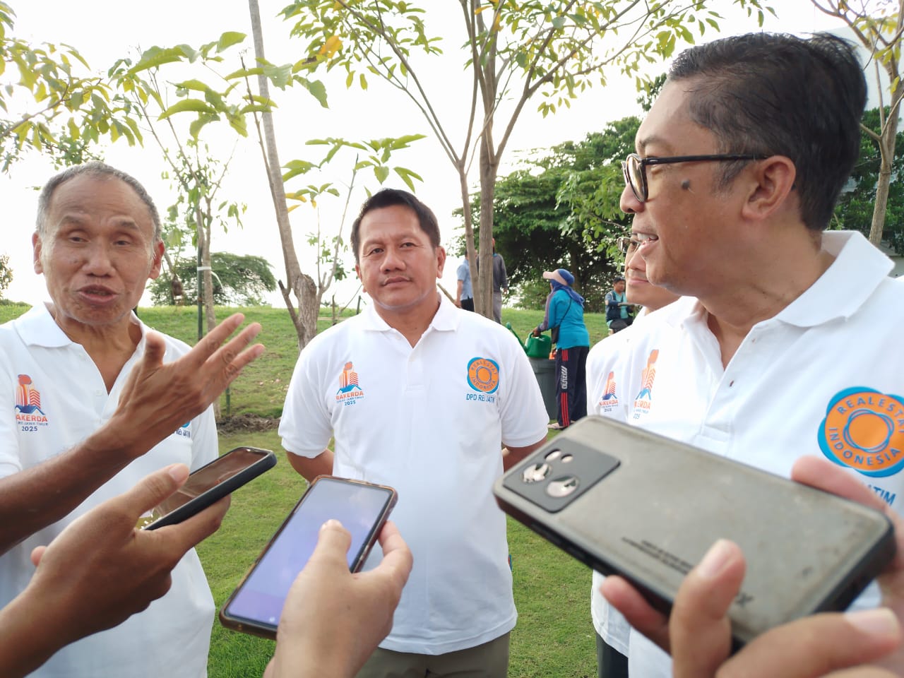 REI Jawa Timur Gelar Aksi Penanaman Pohon di CitraLand Surabaya