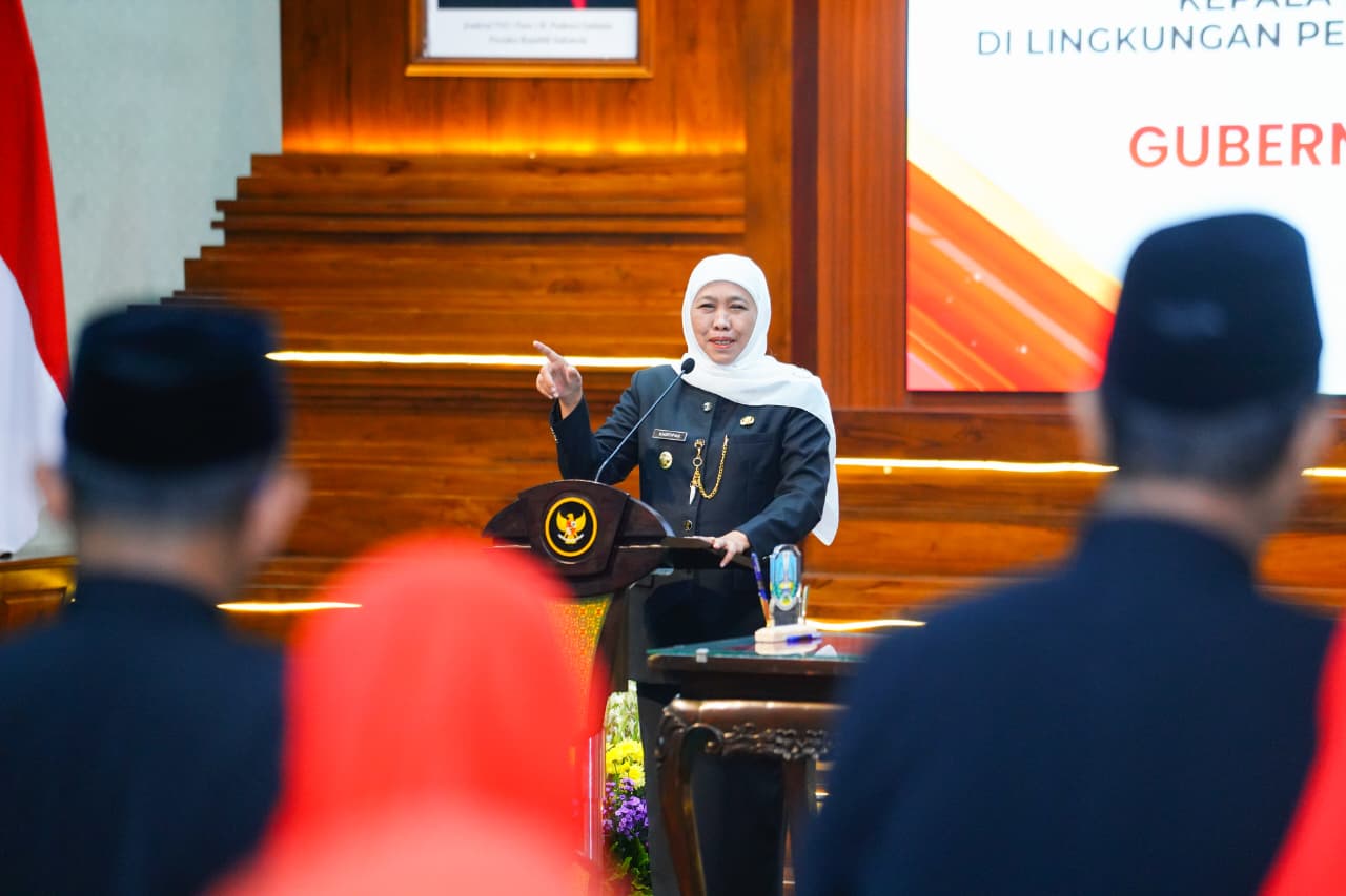 Jelang Hari Guru Nasional Gubernur Khofifah Lantik 134 Kepala Sekolah SMA SMK SLB, Ingatkan Pentingnya Jaga Integritas Fondasi Pendidikan Jatim