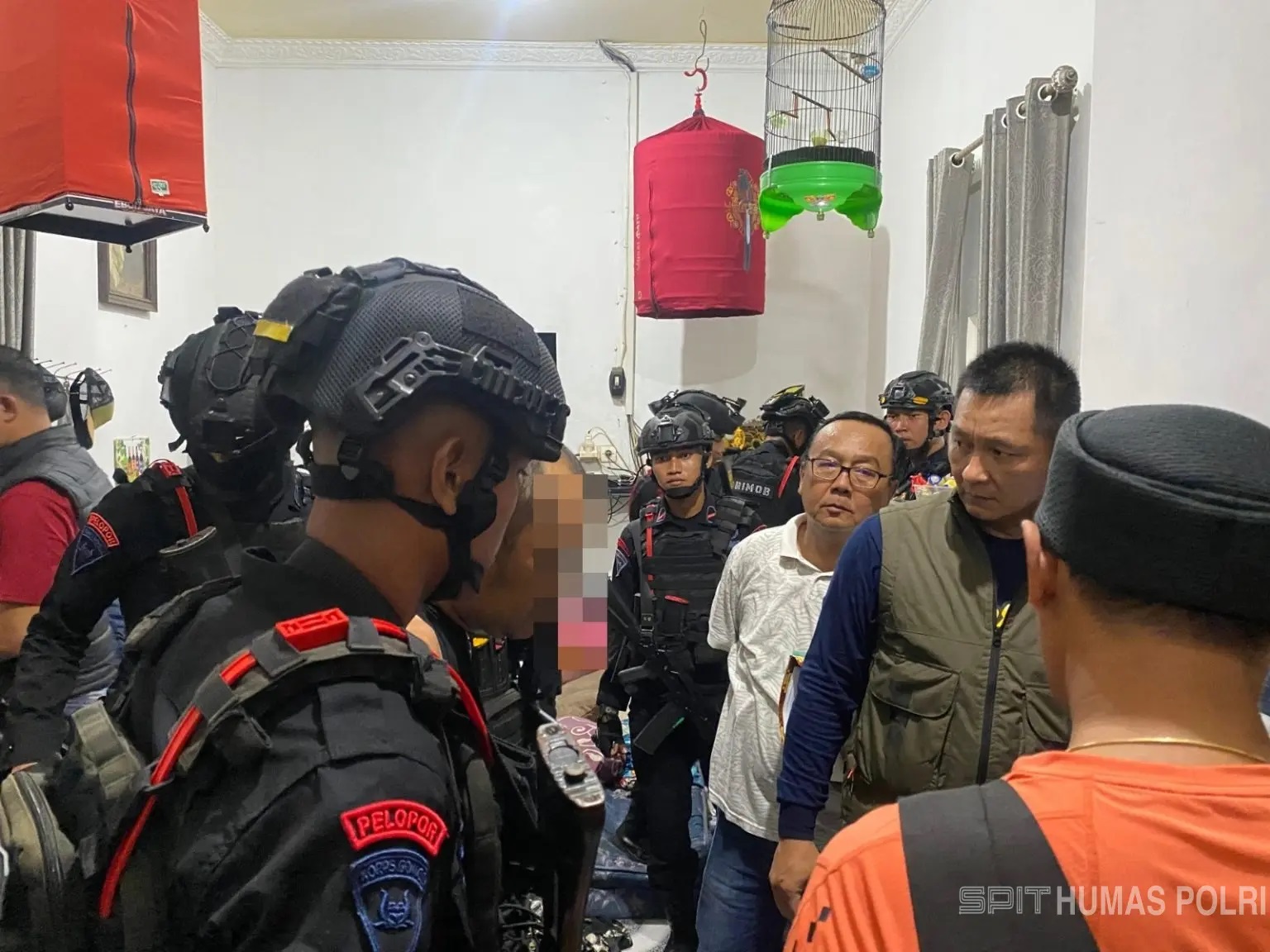 Sejumlah Personel Ditembaki Saat Gerebek Pengedar Psikotropika di Pekalongan