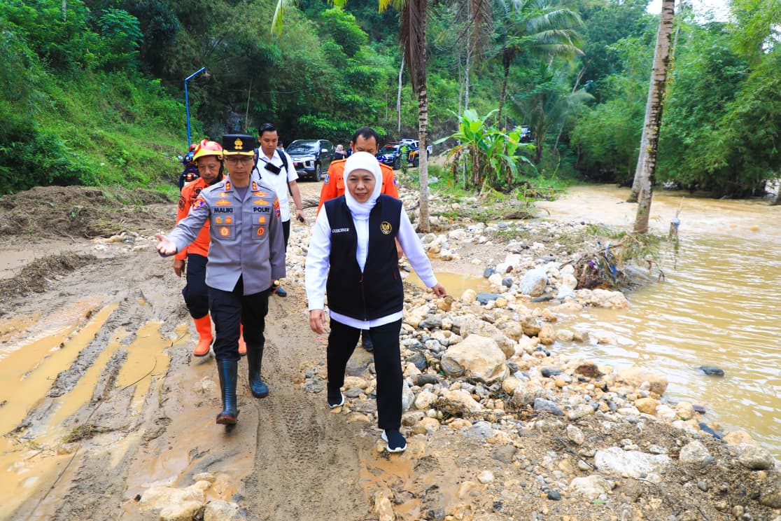 Optimalkan Penanganan Dampak Erupsi Gunung Semeru, Gubernur Khofifah: Pemprov Jatim Berkolaborasi BNPB, BMKG, dan Puspenerbal Juanda Gelar Operasi Modifikasi Cuaca