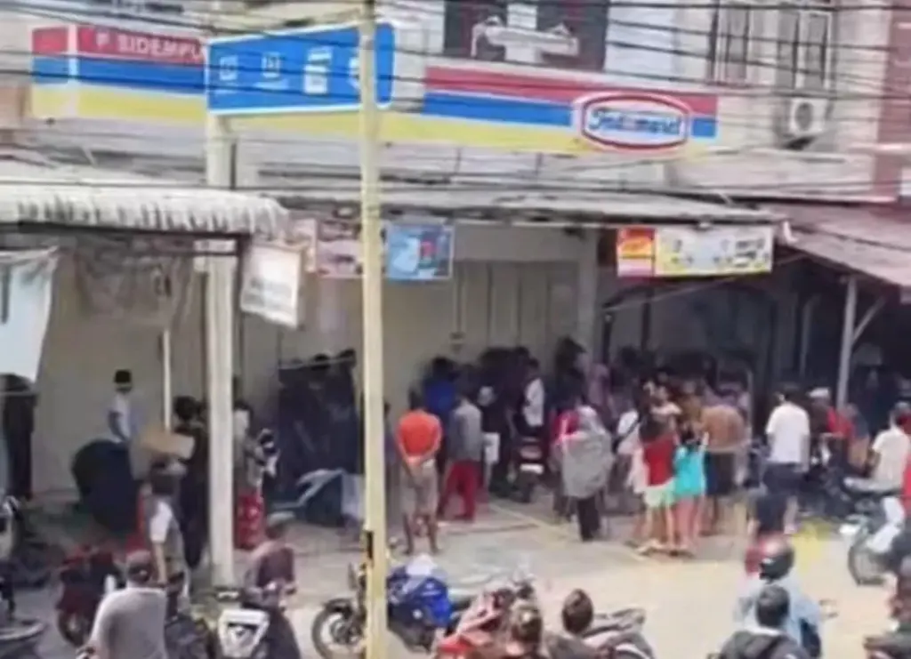 Polisi Amankan 16 Terduga Pelaku Penjarahan Minimarket di Sibolga