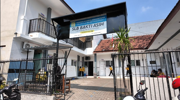 UBAYA dan SLB Bakti Asih Berkolaborasi Dukung Pendidikan Anak Berkebutuhan Khusus