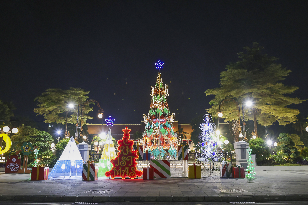 Dekorasi Natal Percantik Kota Pahlawan, Pemkot Surabaya Gaungkan Toleransi dan Penguatan Ekonomi Warga