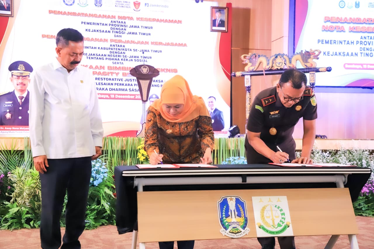 Gubernur Khofifah Tandatangani MoU Pidana Kerja Sosial Kajati Jatim, Geser Paradigma Penghukuman ke Korektif, Rehabilitatif dan Restoratif
