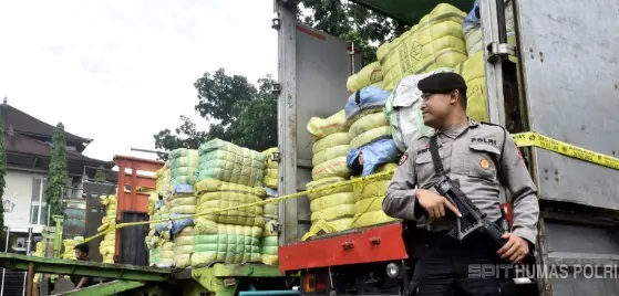 Ungkap Jaringan Thrifting Ilegal, Gudang di Tabanan Digerebek dengan Transaksi Rp 669 Miliar