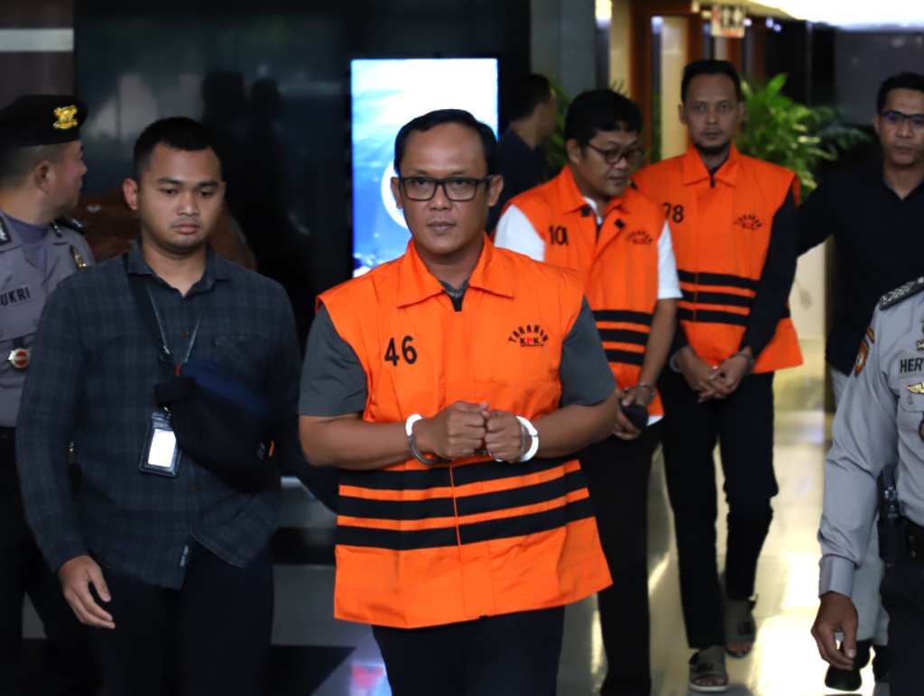 KPK Sita Dokumen Usai Geledah Kantor dan Rumah Bupati Lampung Tengah