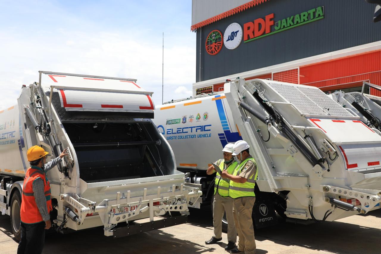 Perkuat Operasional RDF Rorotan, DLH DKI Luncurkan Ratusan Truk Compactor Tertutup