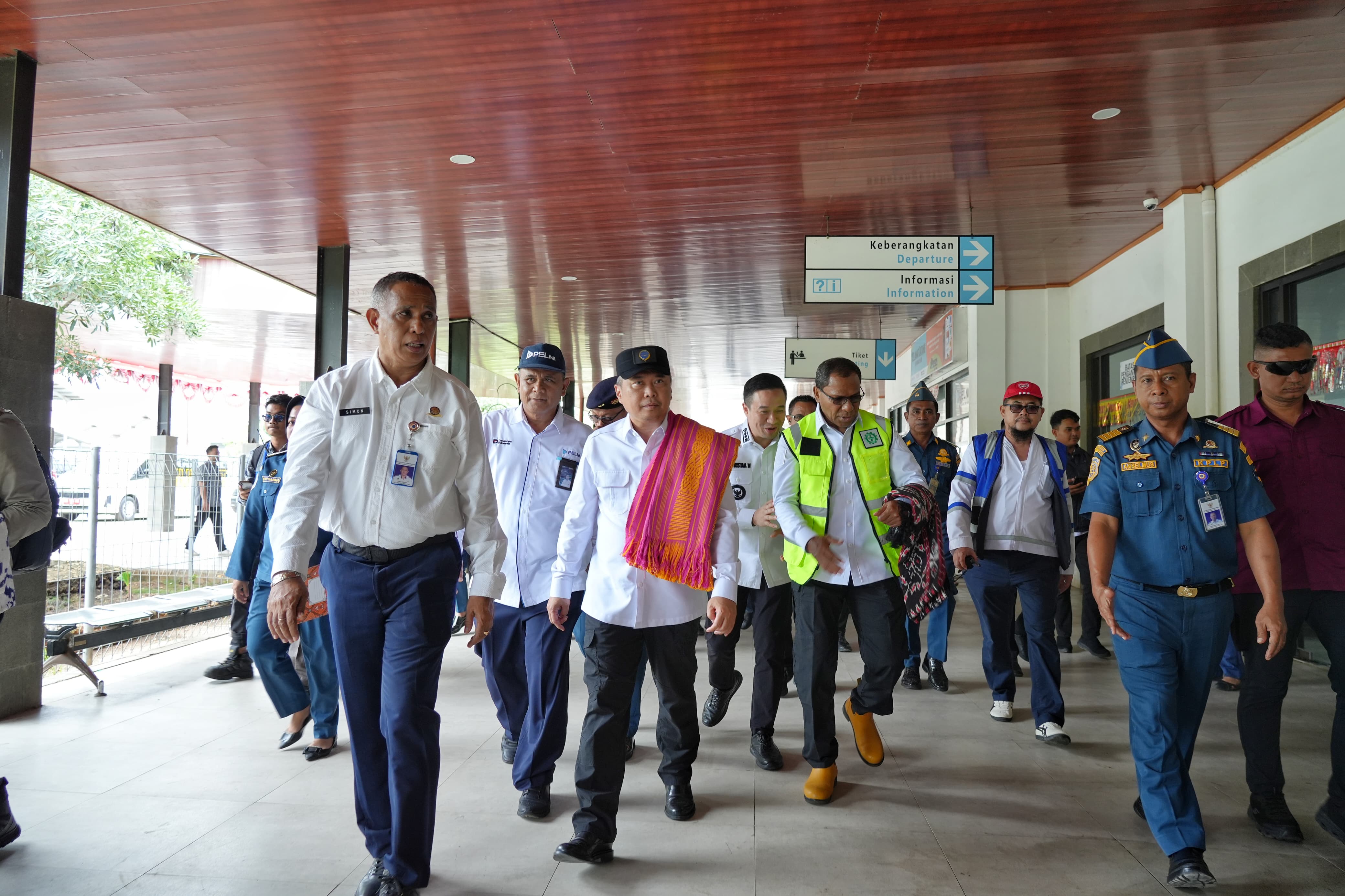 Tinjau Kesiapan Nataru di NTT, Menhub: Prioritas Utama adalah Keselamatan Masyarakat