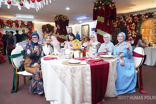 Penuh Kebersamaan Selimuti Open House Natal 2025 di Kediaman Kapolri