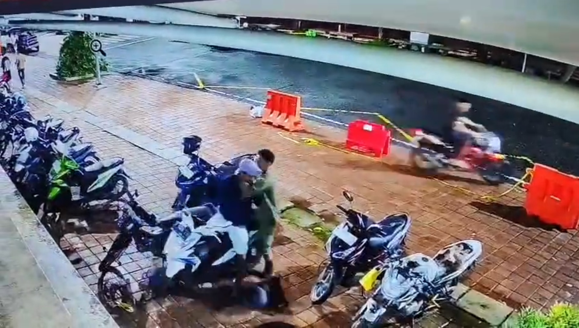 Pantauan CCTV Berujung Penangkapan, Satpol PP Gagalkan Curanmor di Kota Lama Surabaya