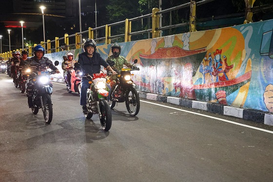 Keliling Kota Pakai Motor, Wali Kota Eri dan Forkopimda Pastikan Malam Tahun Baru 2026 di Surabaya Kondusif