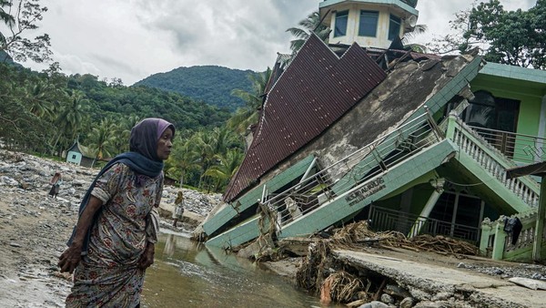 Mendagri Laporkan 213 Ribu Rumah di Sumatera Rusak Akibat Banjir dan Longsor