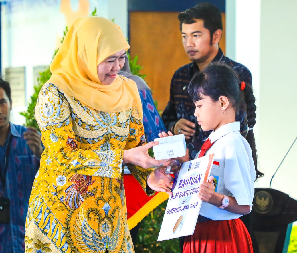 Gubernur Khofifah Resmikan Resource Center Unit Observasi Deteksi dan Intervensi Dini Ketunarunguan,Terima Penghargaan Hearing Aid East Java