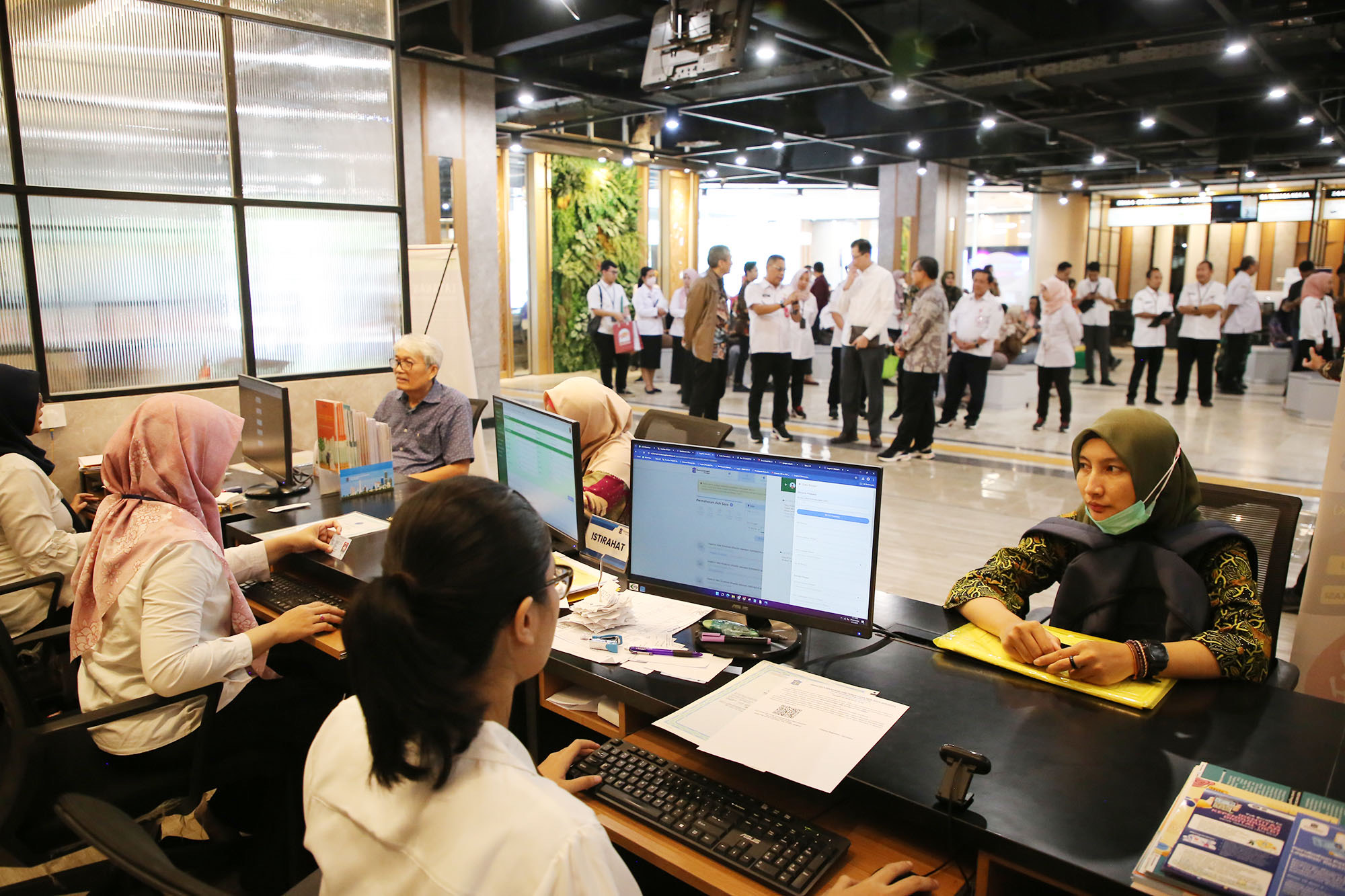 KNG Efektif Tekan Antrean, Pemohon Adminduk di MPP Siola Surabaya Menurun Tajam