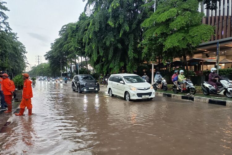 BPBD DKI: Empat RT dan 12 Ruas Jalan di Jakarta Utara Masih Tergenang Banjir