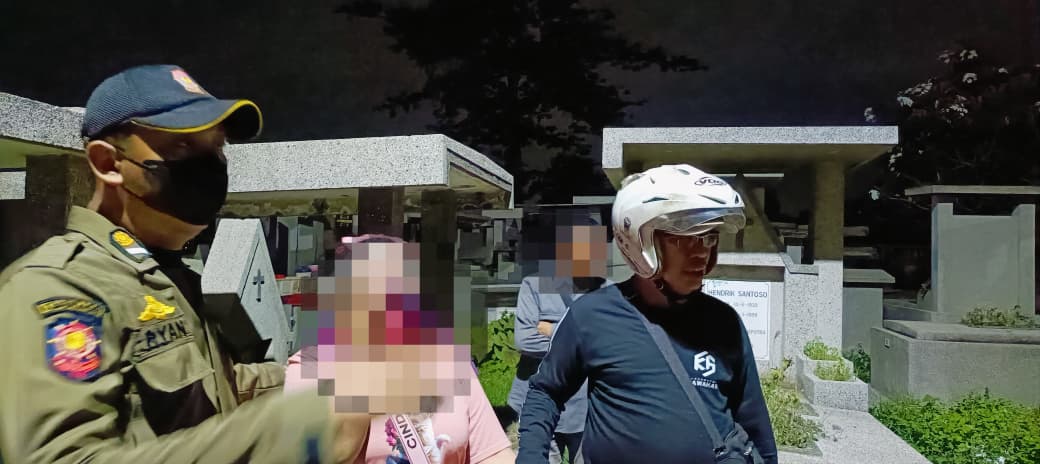 Satpol PP Surabaya Amankan Seorang WRSE di Area TPU Kembang Kuning