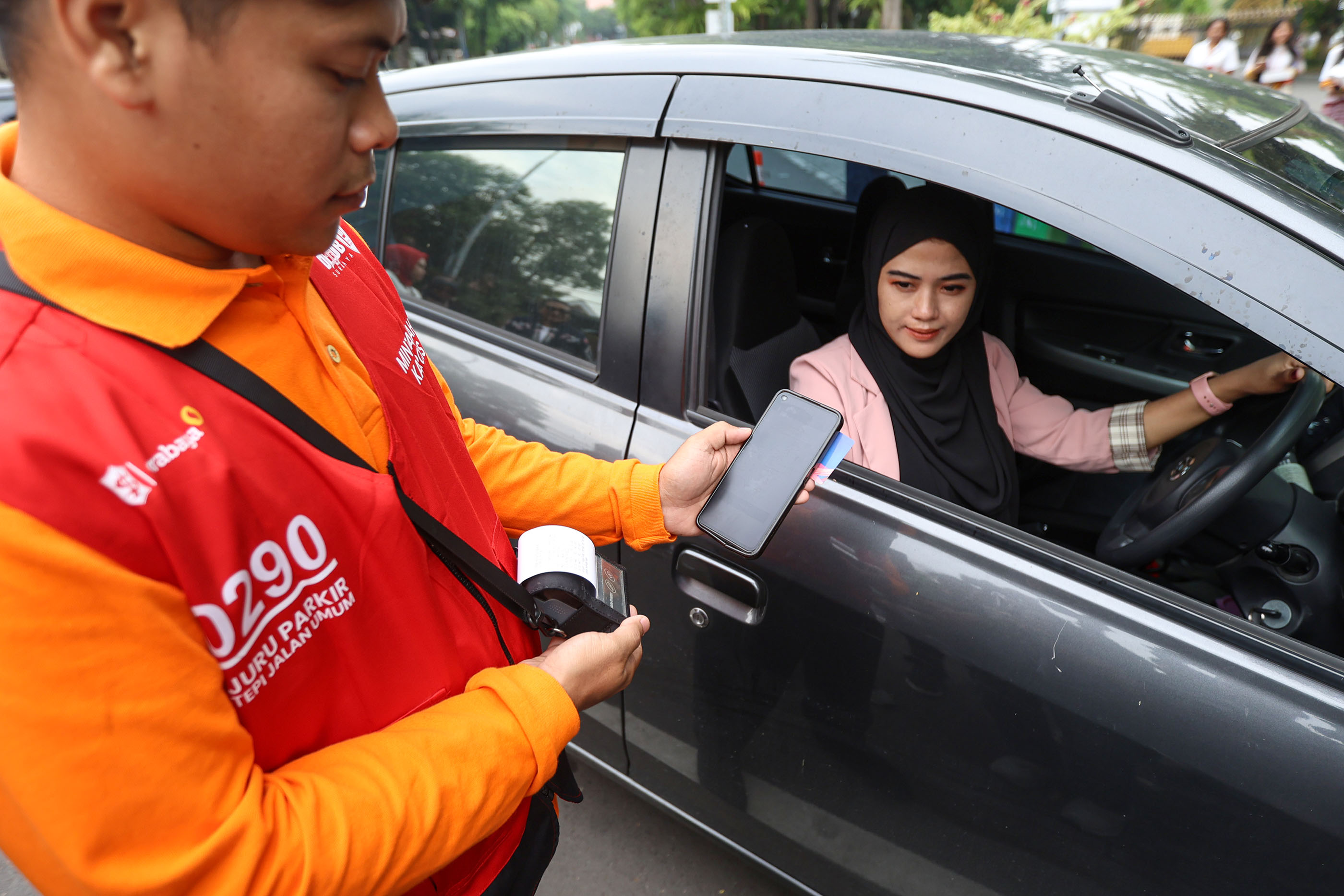 Dishub Surabaya Apresiasi Warga Kritis dan Peduli, Tegaskan Parkir Non Tunai Hanya Gunakan QRIS Resmi Pemkot