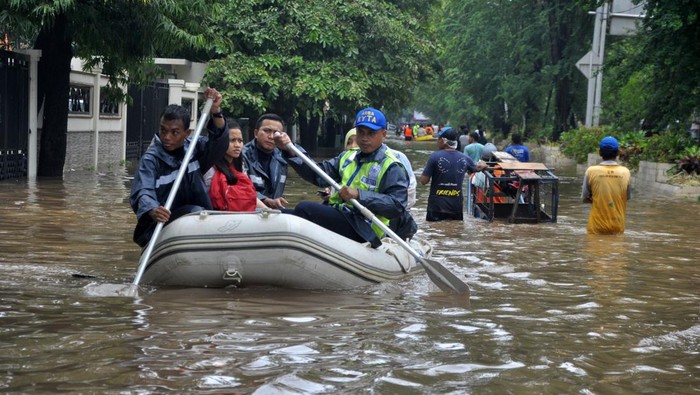Banjir Jakarta Mulai Surut, BPBD Catat 114 RT dan 15 Ruas Jalan Masih Tergenang