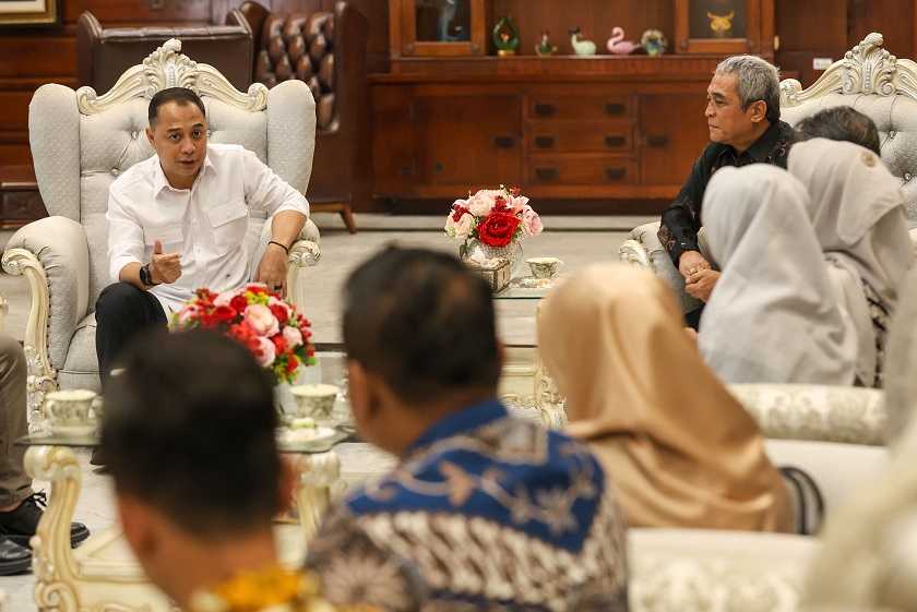 Putus Rantai DO, Pemkot Surabaya Bantu Bayar UKT Mahasiswa PTS dari Keluarga Prasejahtera