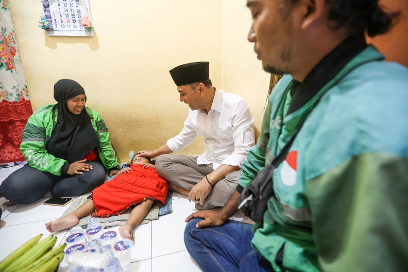 Ubah Nasib Pasutri Ojol, Wali Kota Eri Cahyadi Tawarkan Pekerjaan di Padat Karya