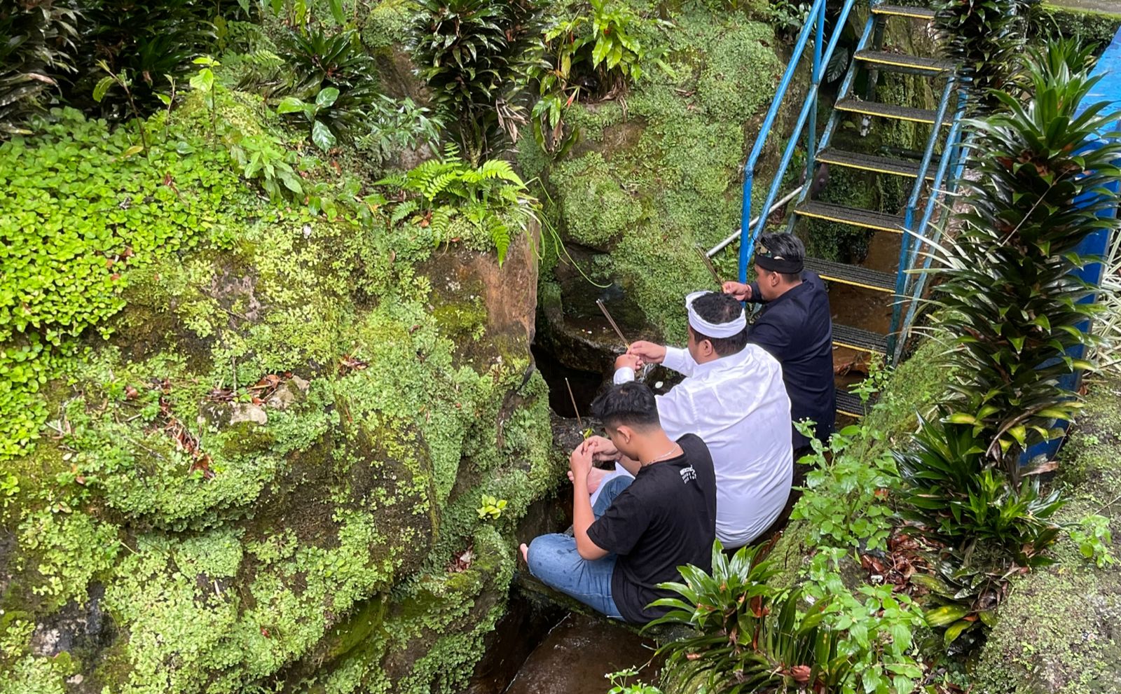 Tanam Bibit Pohon di Sumber Mata Air, Achmad Hidayat: Wujud Terimakasih ke Alam Semesta