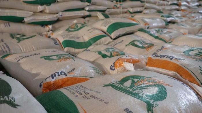 Pemerintah Siapkan Rp 11,92 T untuk Bansos Beras dan Minyak Goreng demi Kendalikan Inflasi
