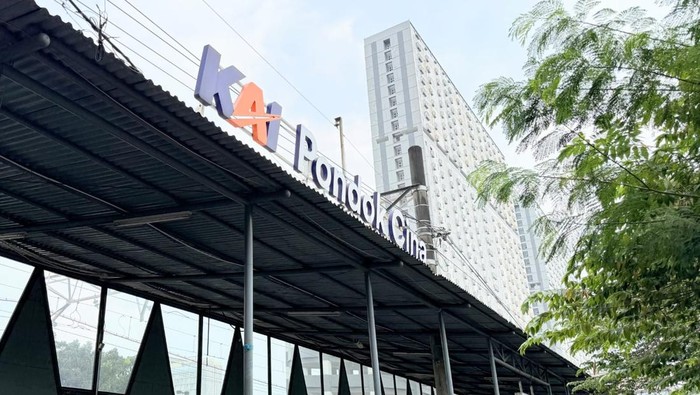 KAI Commuter Alihkan Akses Timur Stasiun Pondok Cina ke Gedung Baru