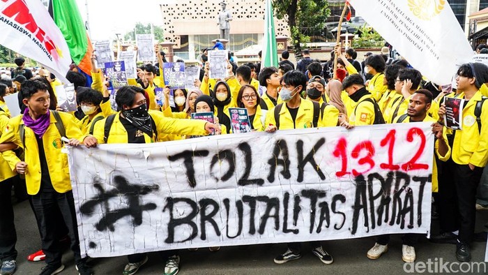 BEM UI Demo di Depan Mabes Polri, Tuntut Reformasi dan Tolak Brutalitas Aparat