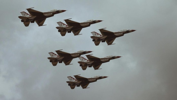 Iran Klaim Serang Kapal Tanker AS di Teluk Persia, Israel Hantam Target Militer di Teheran