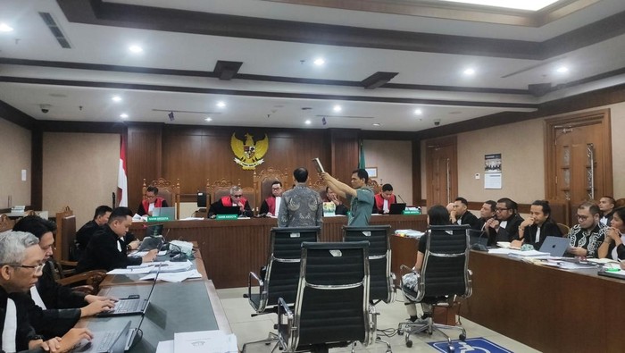 Nadiem Makarim Lelah Usai 11 Jam Bersaksi di Sidang Kasus Chromebook