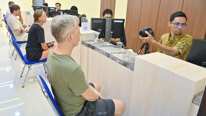 Imigrasi Ngurah Rai Beri Kemudahan Izin Tinggal Bagi WNA Terdampak Konflik Timur Tengah