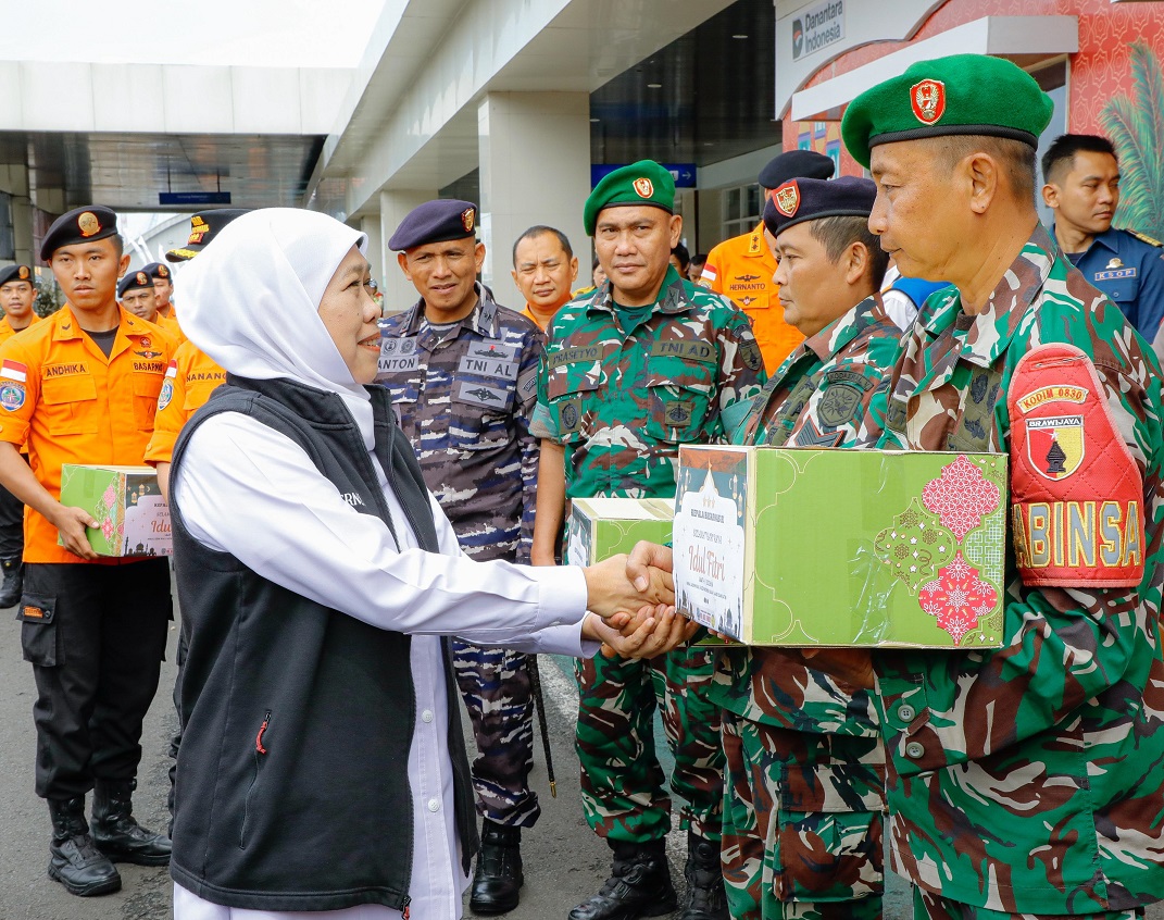 Gubernur Khofifah Dampingi Kepala Basarnas Tinjau Siaga SAR Lebaran di Tanjung Perak, Pastikan Kesiapsiagaan