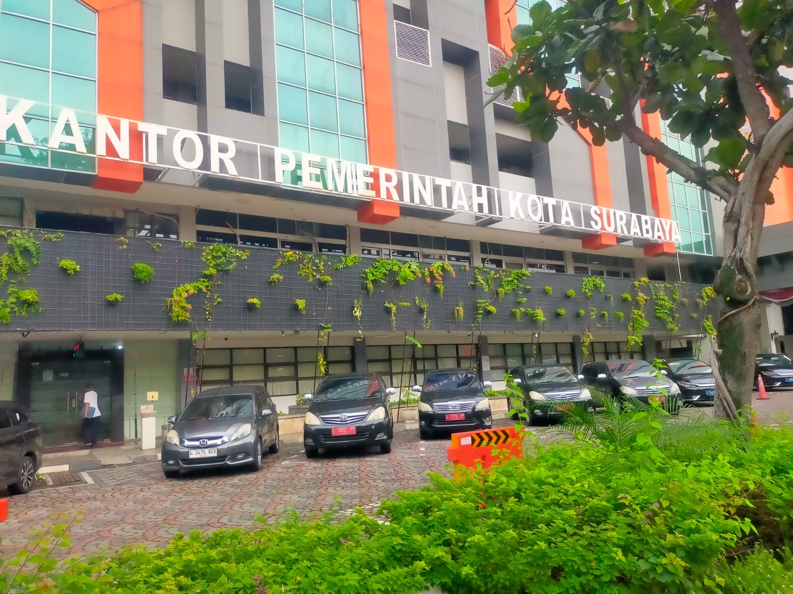 Viral Mobil Pelat Merah di Jombang, Pemkot Surabaya Tegaskan Bukan Asetnya