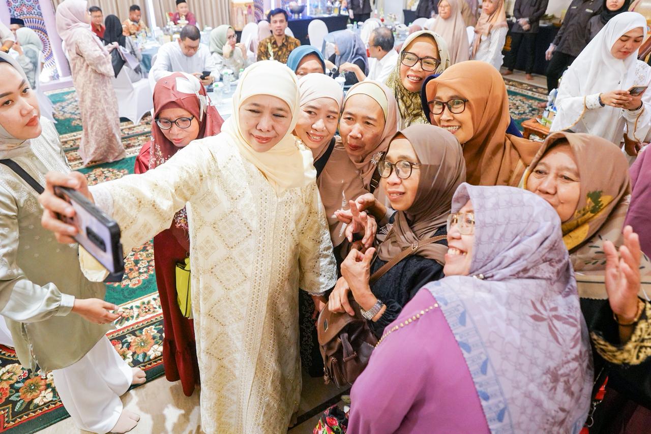 Antusiasme Warga Tak Surut di Hari Terakhir Riyayan Idul Fitri 1447 H di Kediaman Gubernur Khofifah