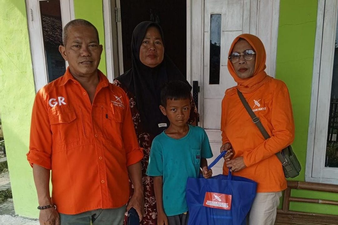 Gerakan Rakyat Kabupaten Bekasi Salurkan Santunan Yatim dan Duafa di Tambelang