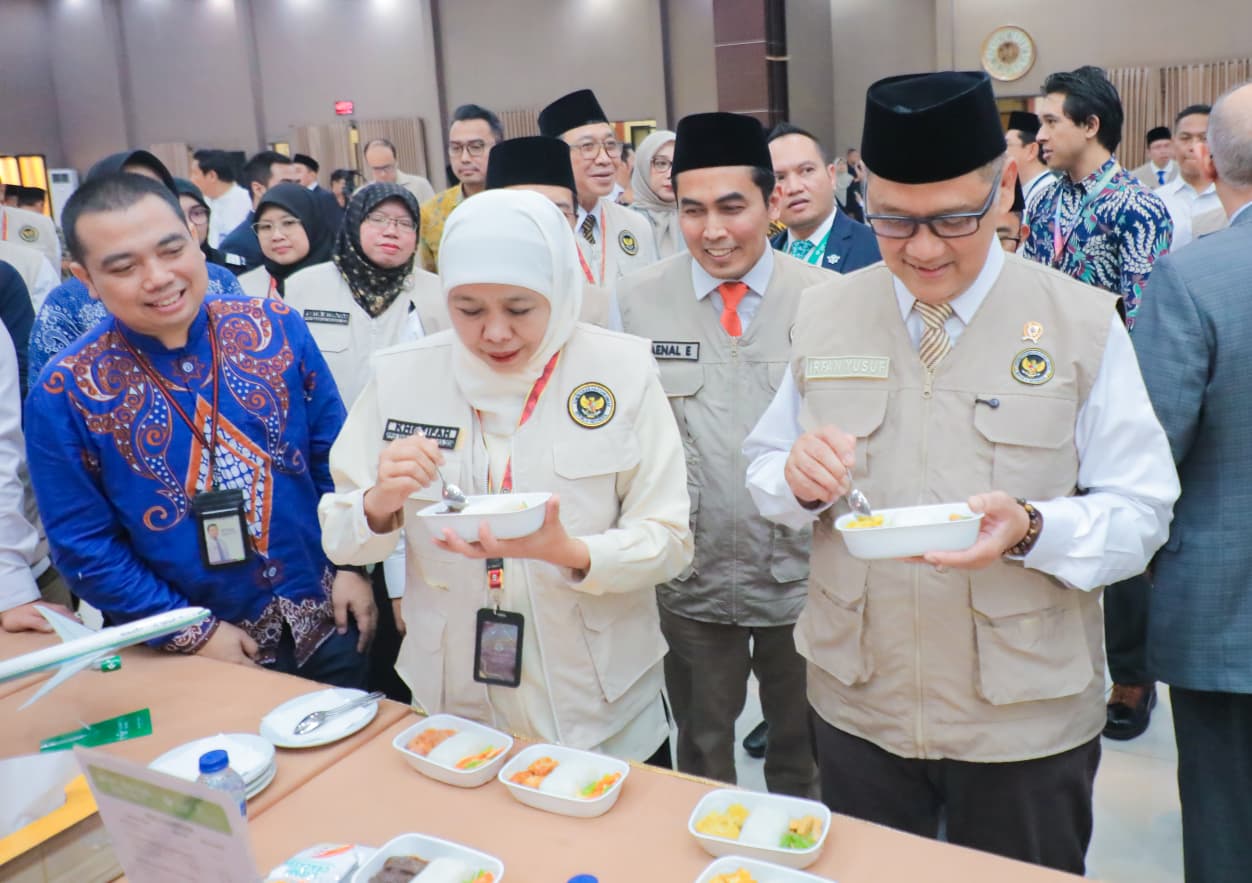 Gubernur Khofifah Dilantik Koordinator PPIH Embarkasi Surabaya: Gelorakan Semangat Keikhlasan