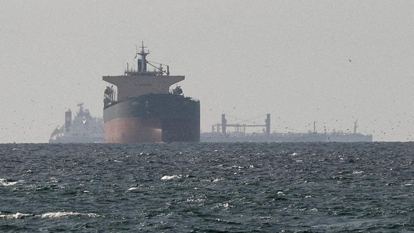 Iran Mulai Tarik Pajak Lintasan di Selat Hormuz di Tengah Konflik Global