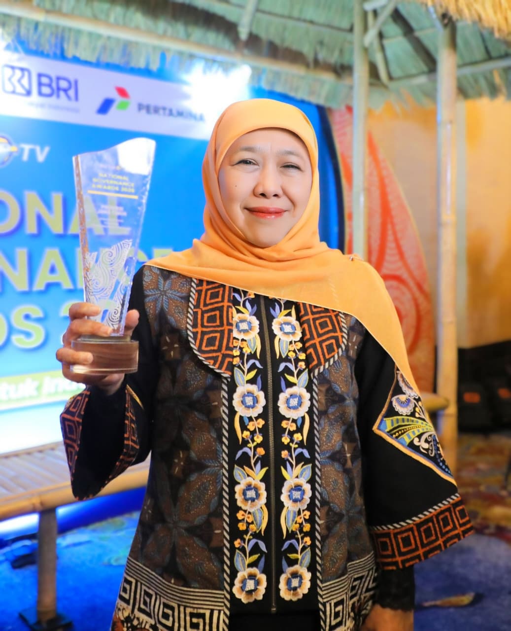 Jatim Raih Penghargaan National Governance Awards, Gubernur Khofifah: Wujud Kerja Kolektif Perkuat Ekonomi Kerakyatan Berbasis Desa