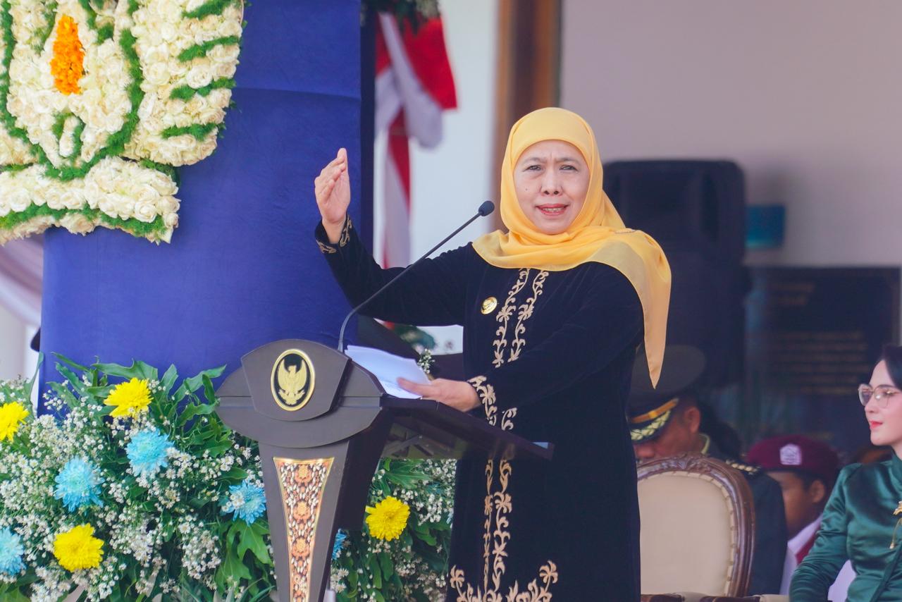 Gubernur Khofifah Apresiasi Paskibra Bersatu Murid SD SMP SMA Jatim serta Pidato 5 Bahasa Murid SRMP 15 Mojokerto