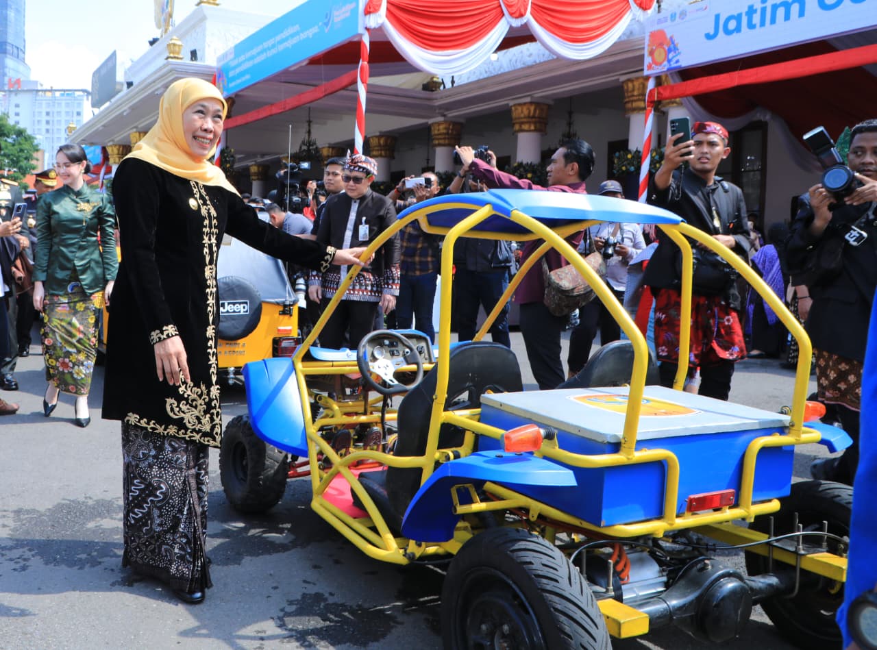 Gubernur Khofifah Puji Kreativitas Insan Vokasi Jatim Hasilkan Karya Inovatif dan Kompetitif
