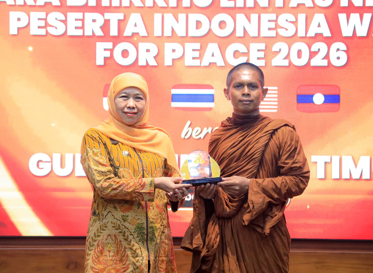Gubernur Khofifah Sambut Rombongan Bhikkhu Lintas Negara di Grahadi, Jadikan Indonesia Walk For Peace 2026 sebagai Penguat Toleransi