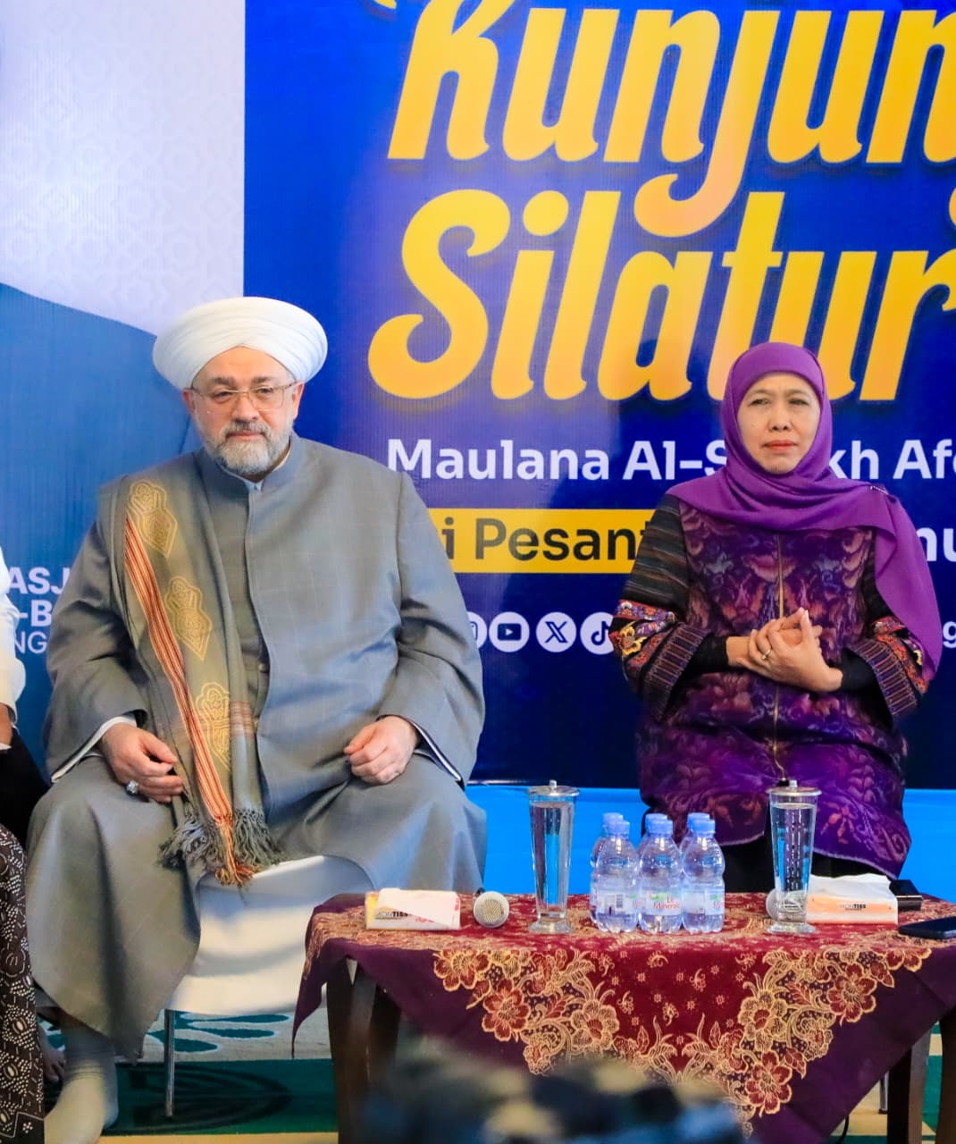 Gubernur Khofifah Dampingi Sheikh Afeefuddin Al Jailani di Ponpes Zainul Hasan Genggong Probolinggo