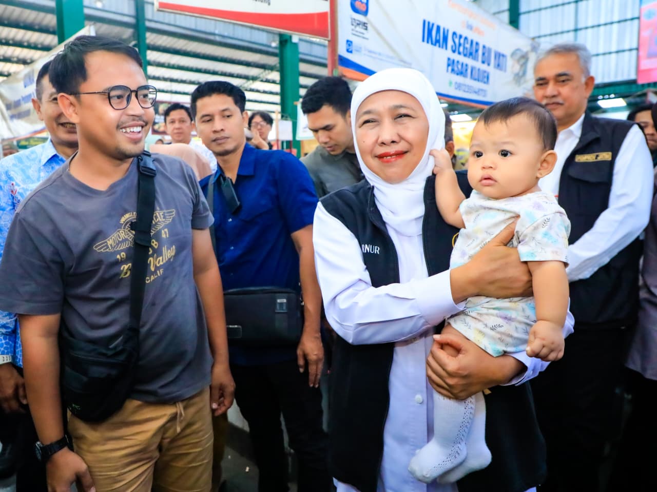 Gubernur Khofifah Minta Segerakan Isi  Kebutuhan Beras SPHP dan Minyakita Saat Meninjau Ketersediaan Bahan Pokok di Pasar Klojen Malang