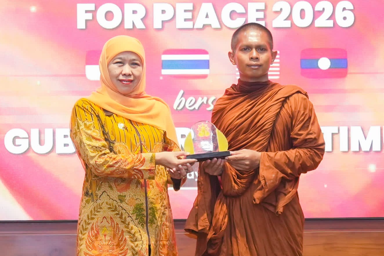 Waisak 2570 BE, Gubernur Khofifah Ajak Masyarakat Menguatkan Persaudaraan Menjaga Perdamaian Dunia
