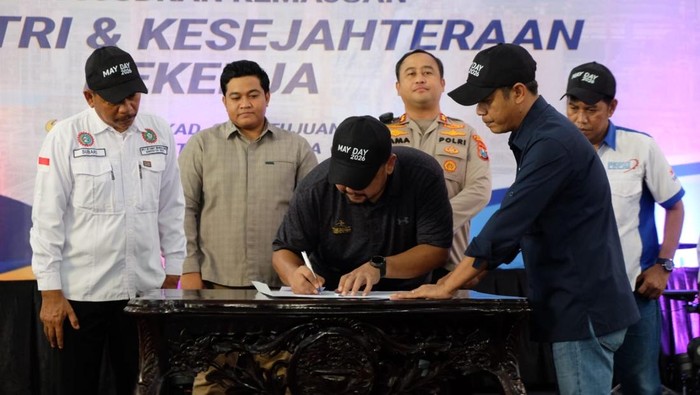 Gelar Syukuran Tanpa Demo, Pemkab dan Serikat Buruh Gresik Teken Komitmen 60% Pekerja Lokal