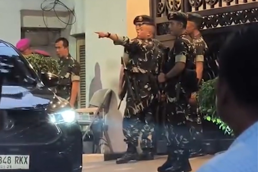 Rumah Jampidsus Febrie Adriansyah Dijaga Puluhan Prajurit TNI Usai Penggeledahan Cafe de'Clan