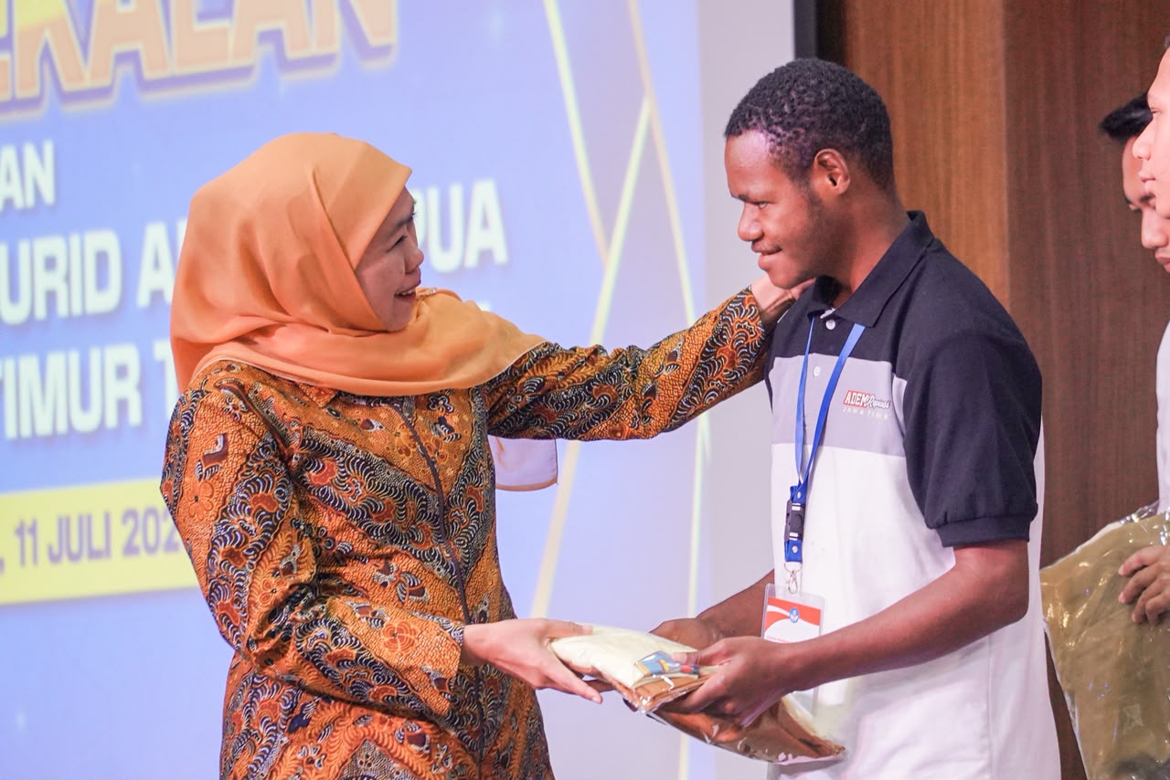 Gubernur Khofifah Terima 152 Murid ADEM Papua Bersekolah di Jatim, Tegaskan Komitmen Siapkan SDM Unggul Berdaya Saing Global