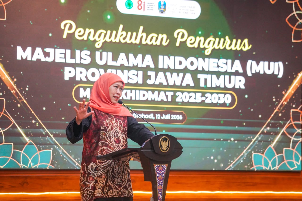 Pengukuhan Pengurus MUI, Gubernur Khofifah Ajak Perkuat Sinergi Cegah Kerentanan Sosial dan Bangun Dakwah Digital Moderat