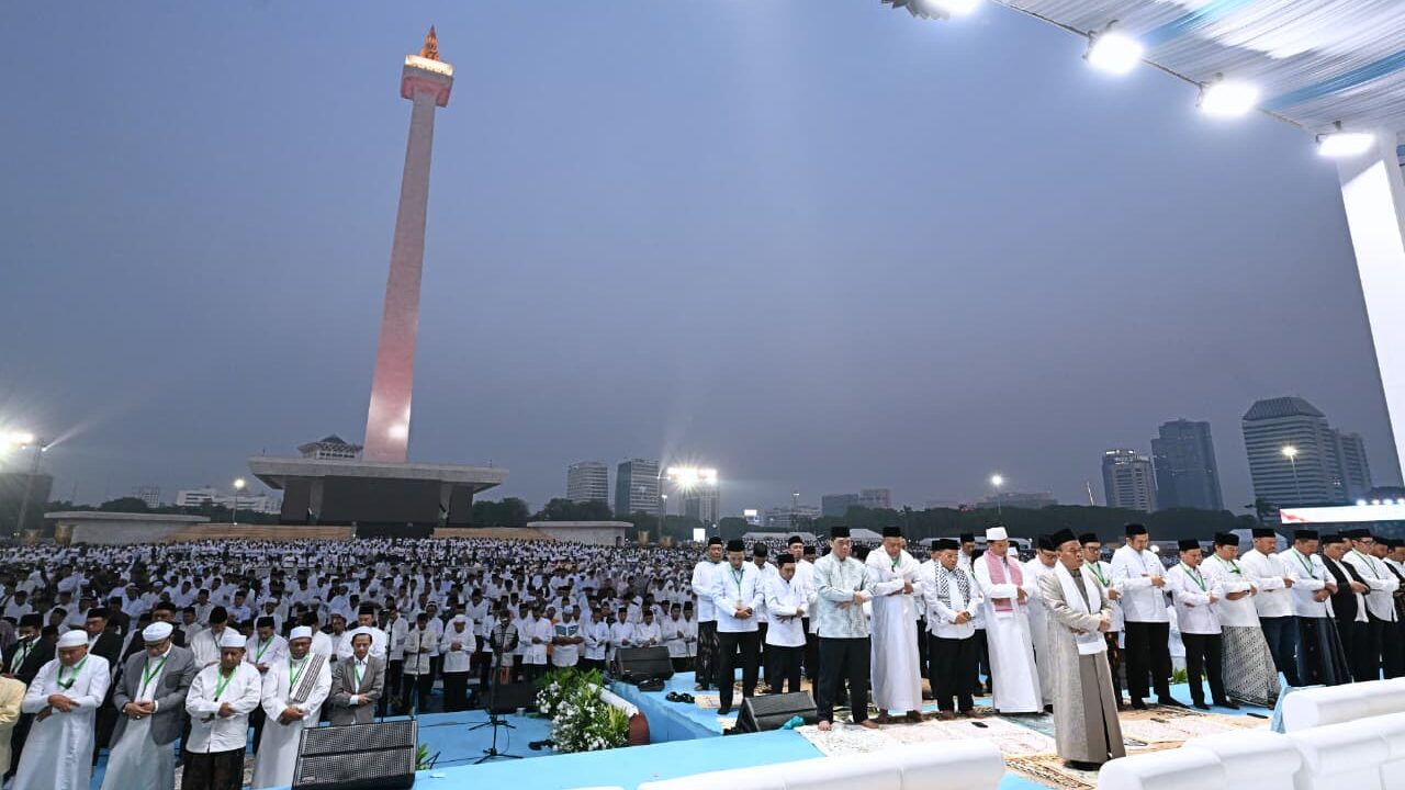 Ratusan Ribu Jemaah Bermunajat di Monas, Wujud Syukur Kemerdekaan Indonesia