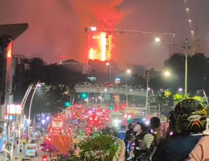 Breaking News: Gedung Bapenda DKI di Gambir Terbakar